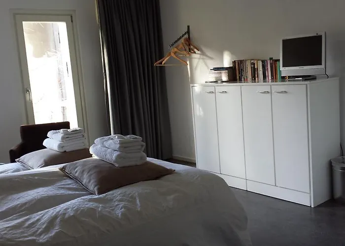 Bed & Breakfast Westviolet 4*